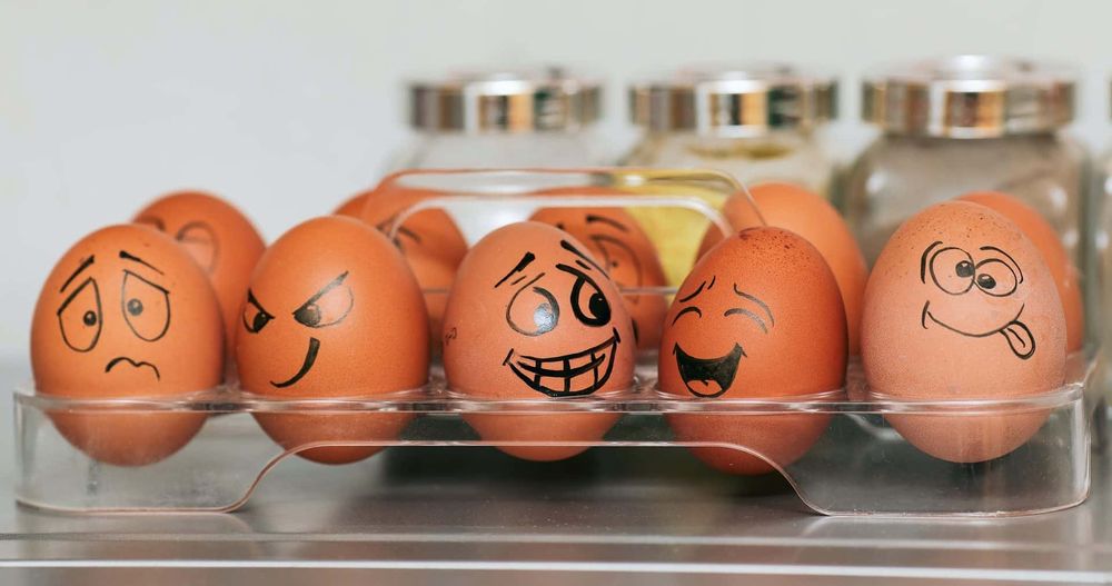 以情感连系受众